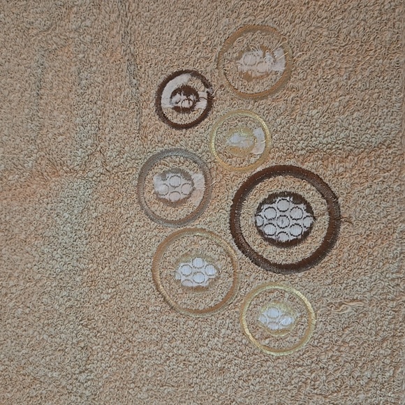 Hand Towels- Set of 4 - Picture 5 of 6